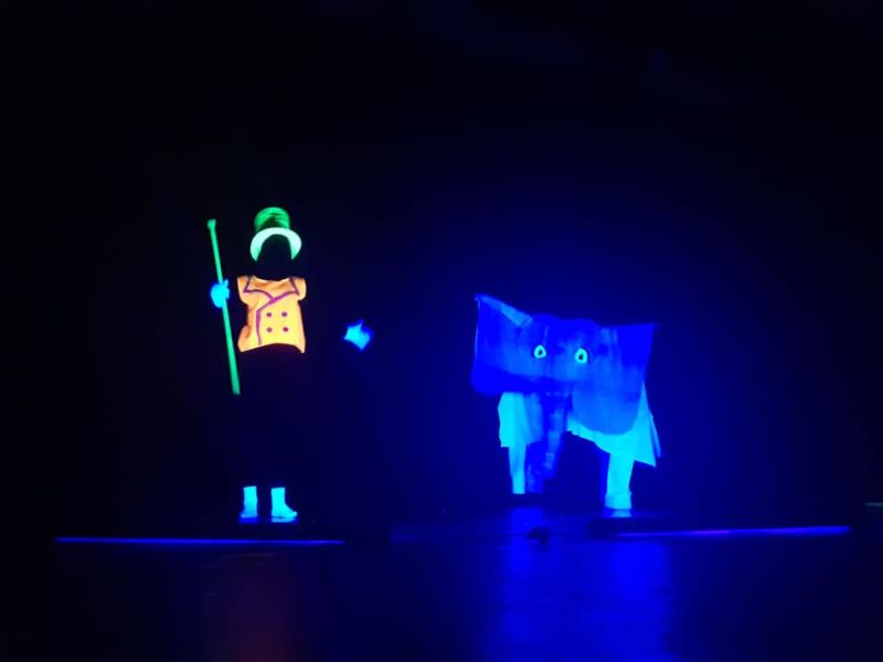 teatr czarny cyrk 11 19