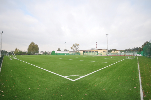 boisko ze sztuczna nawierzchnia